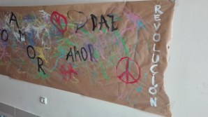 cartel amor paz revolución